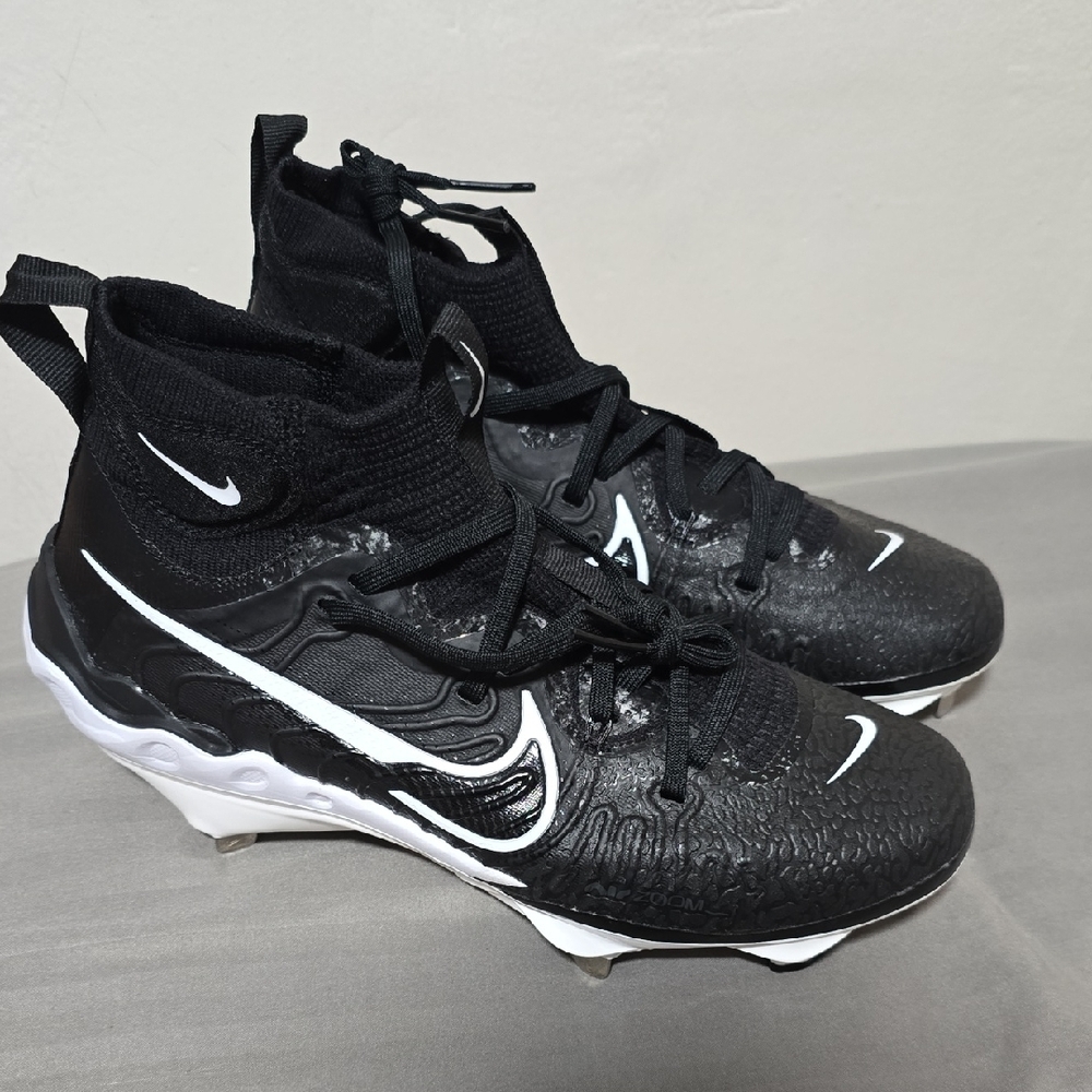 The Nike Alpha Huarache NXT can help you get up to speed in a flash. - Picture 3 of 5